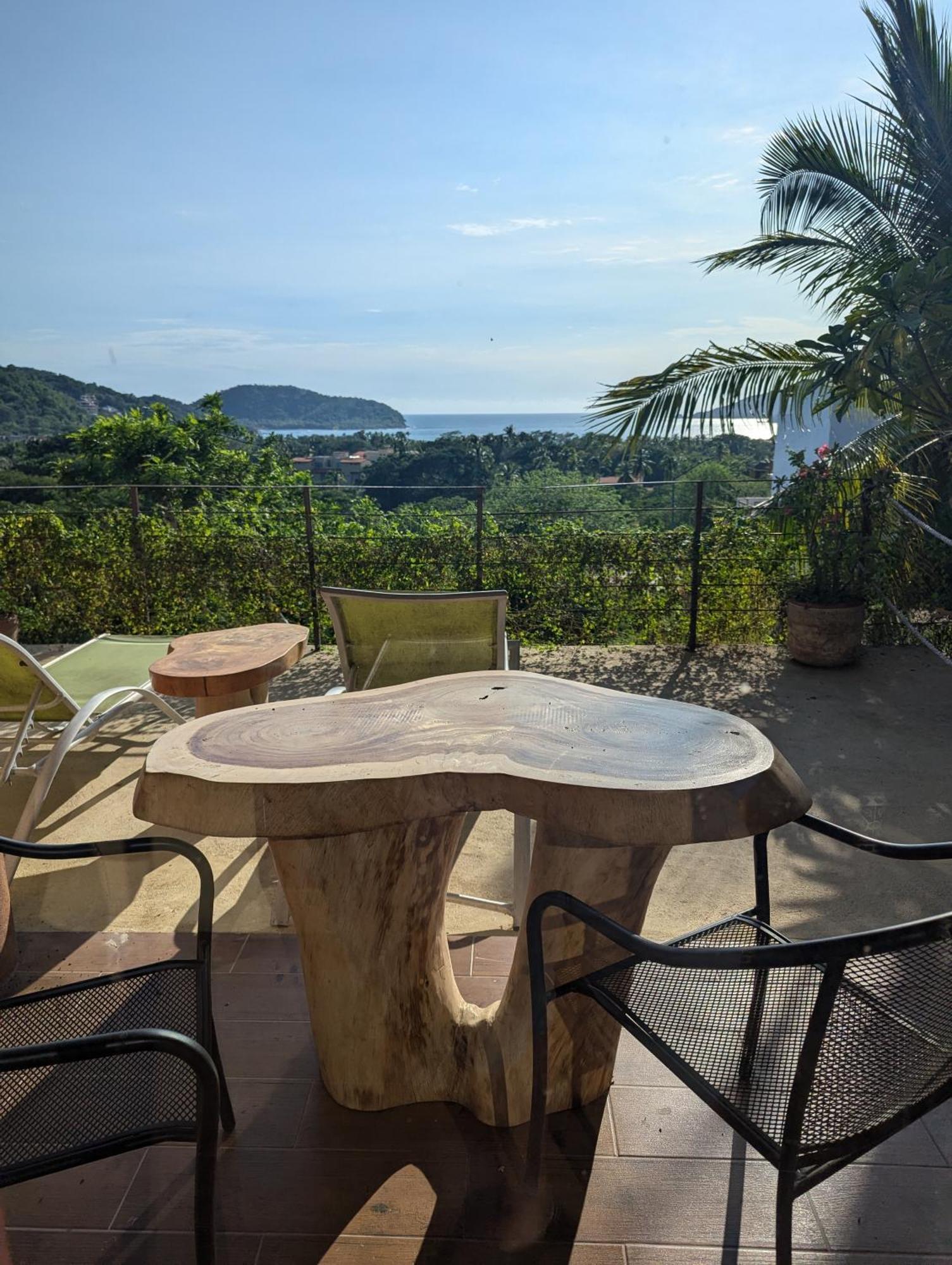 Casa Arcoiris Zihuatanejo B&B Exterior photo