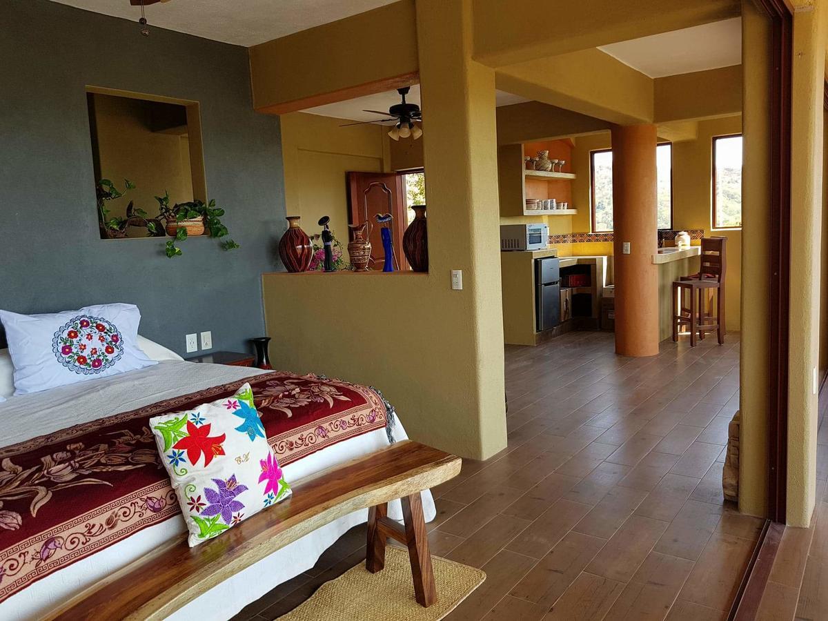 Casa Arcoiris Zihuatanejo B&B Exterior photo