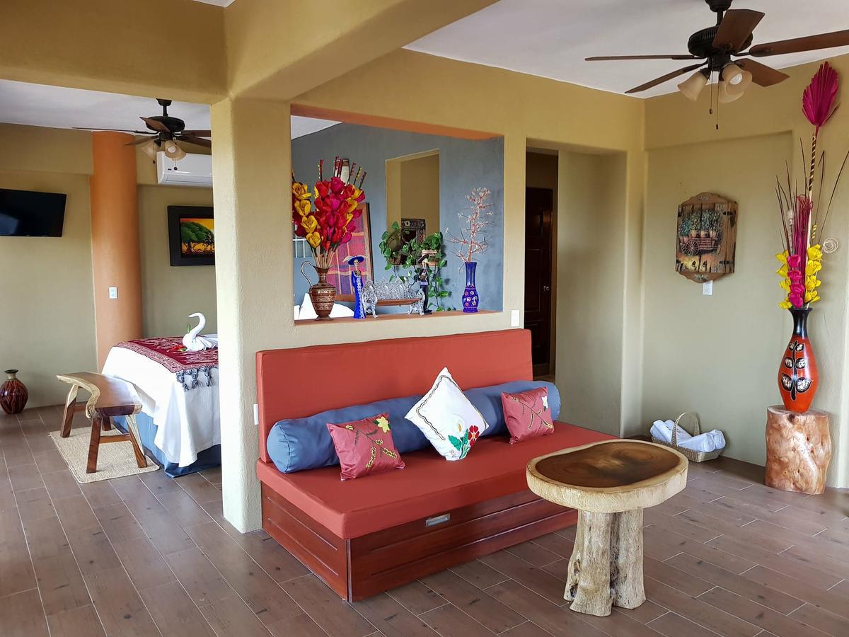 Casa Arcoiris Zihuatanejo B&B Exterior photo